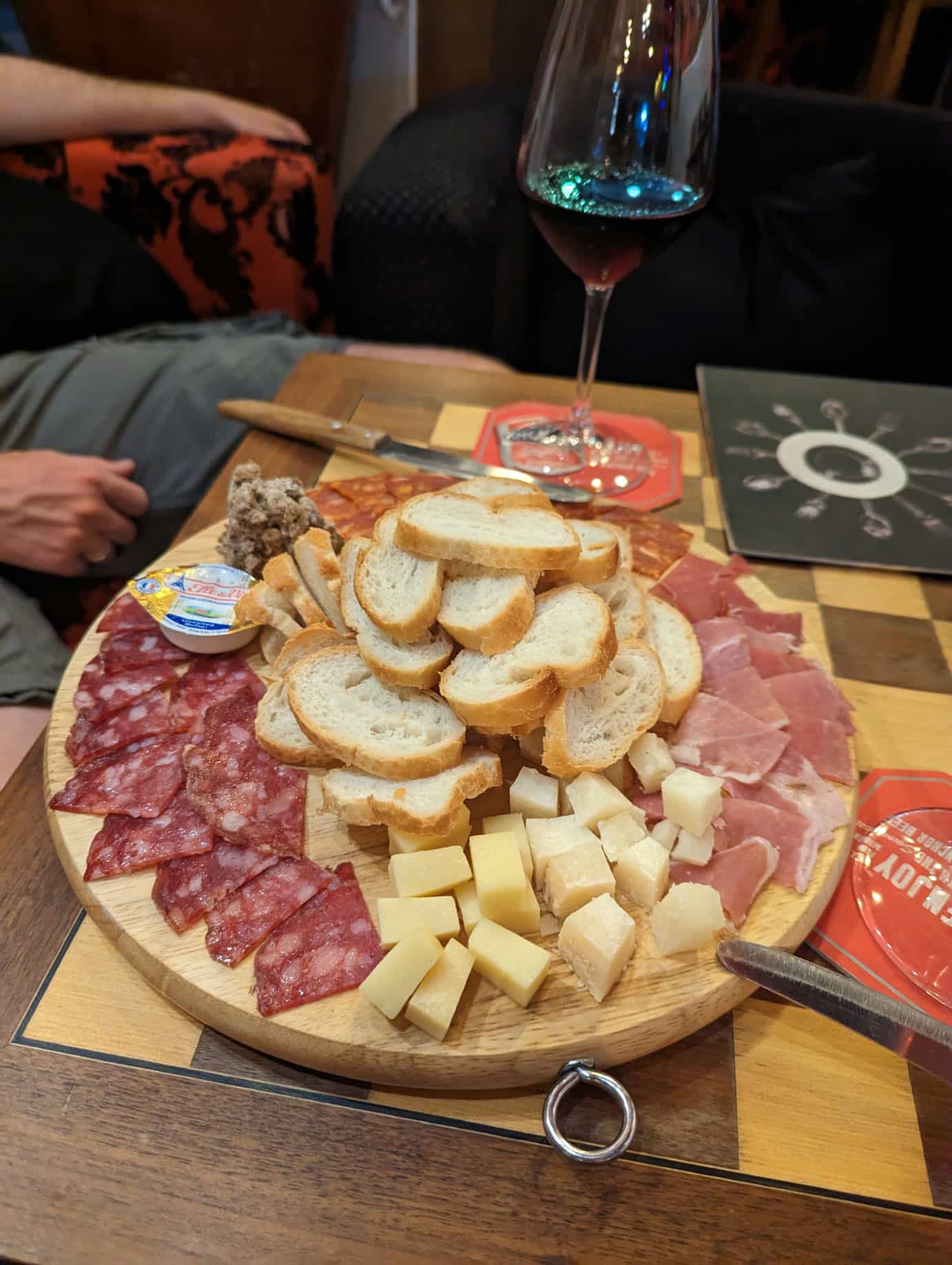 Apéro chez Vintage Wine Bar Mezze Battambang