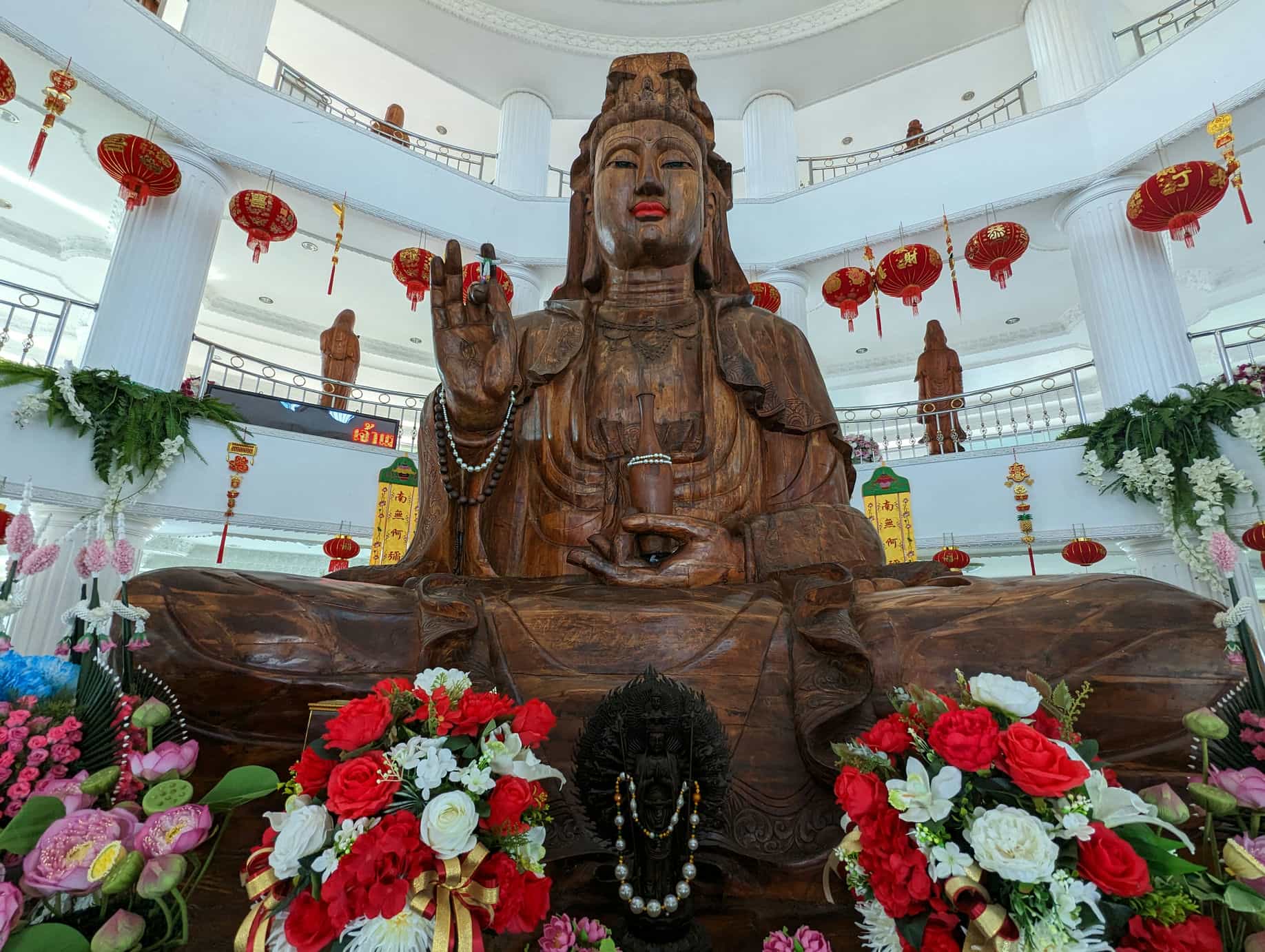 Wat Huay Pla Kang pagode statue bois Wat Huay Pla Kang pagode statue bois